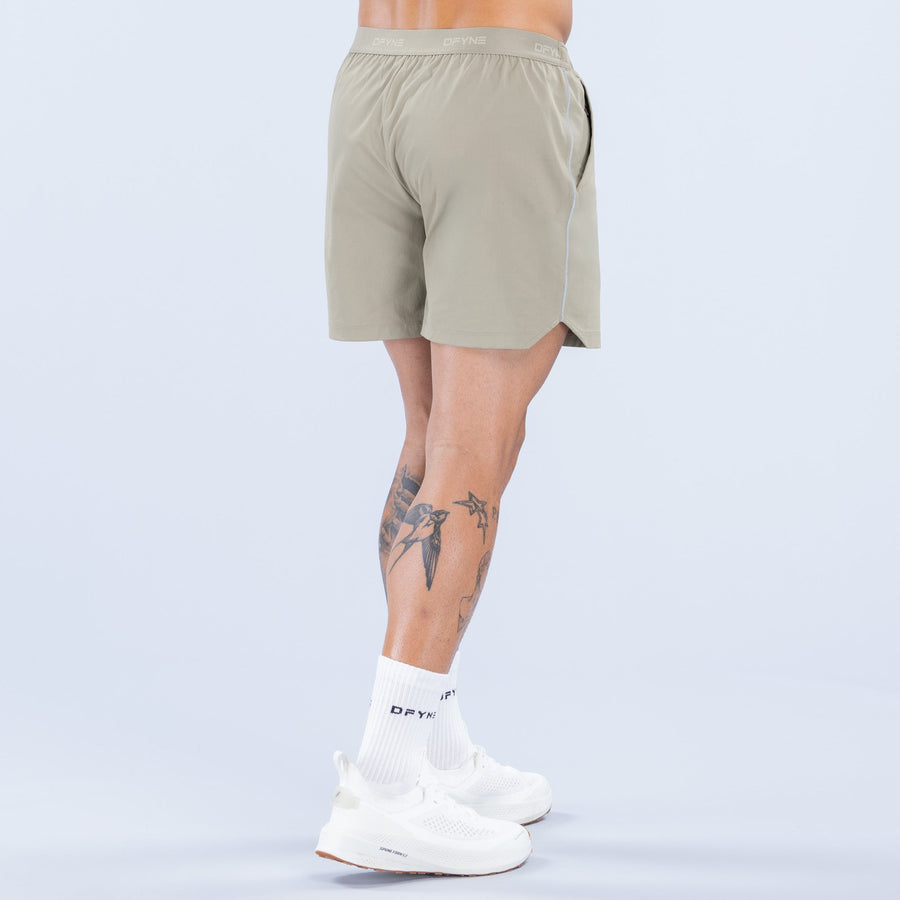 Olive 6-inch training shorts, elastic waistband and relaxed fit